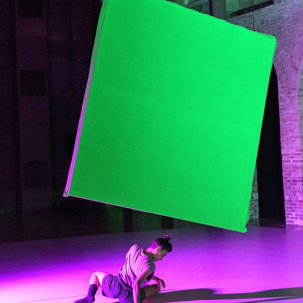 IL COLORE SI FA SPAZIO - Anghiari Dance HUB | Domenica 12 maggio ore 18.30
Progetto: gruppo nanou, Daniele Torcellini
Coreografie: Marco Valerio Amico, Rhuena Bracci Musiche dal vivo: Bruno Dorella Con: Marina Bertoni, Rhuena Bracci, Andrea Dionisi, Marco Maretti
